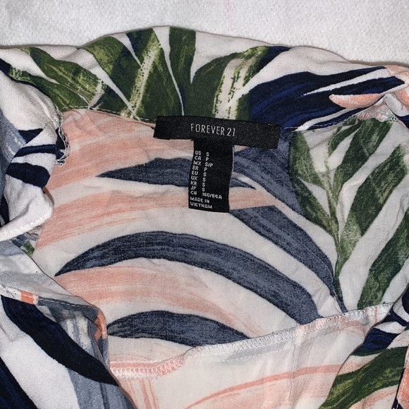 Hawaiian style shirt, forever 21, size small - Picture 2 of 2